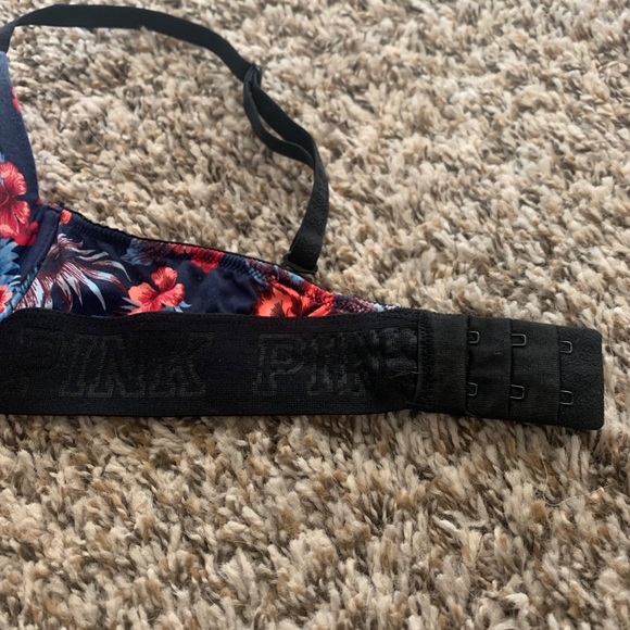 Two Victoria’s Secret pink bras - Picture 5 of 13